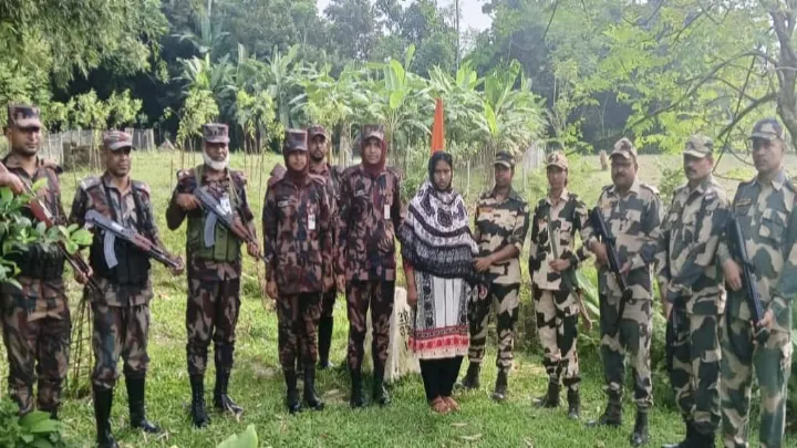 বাংলাদেশে এসে ৬ মাস ঘর সংসার করার পর ভারতে ফেরত গেলো খাদিজা